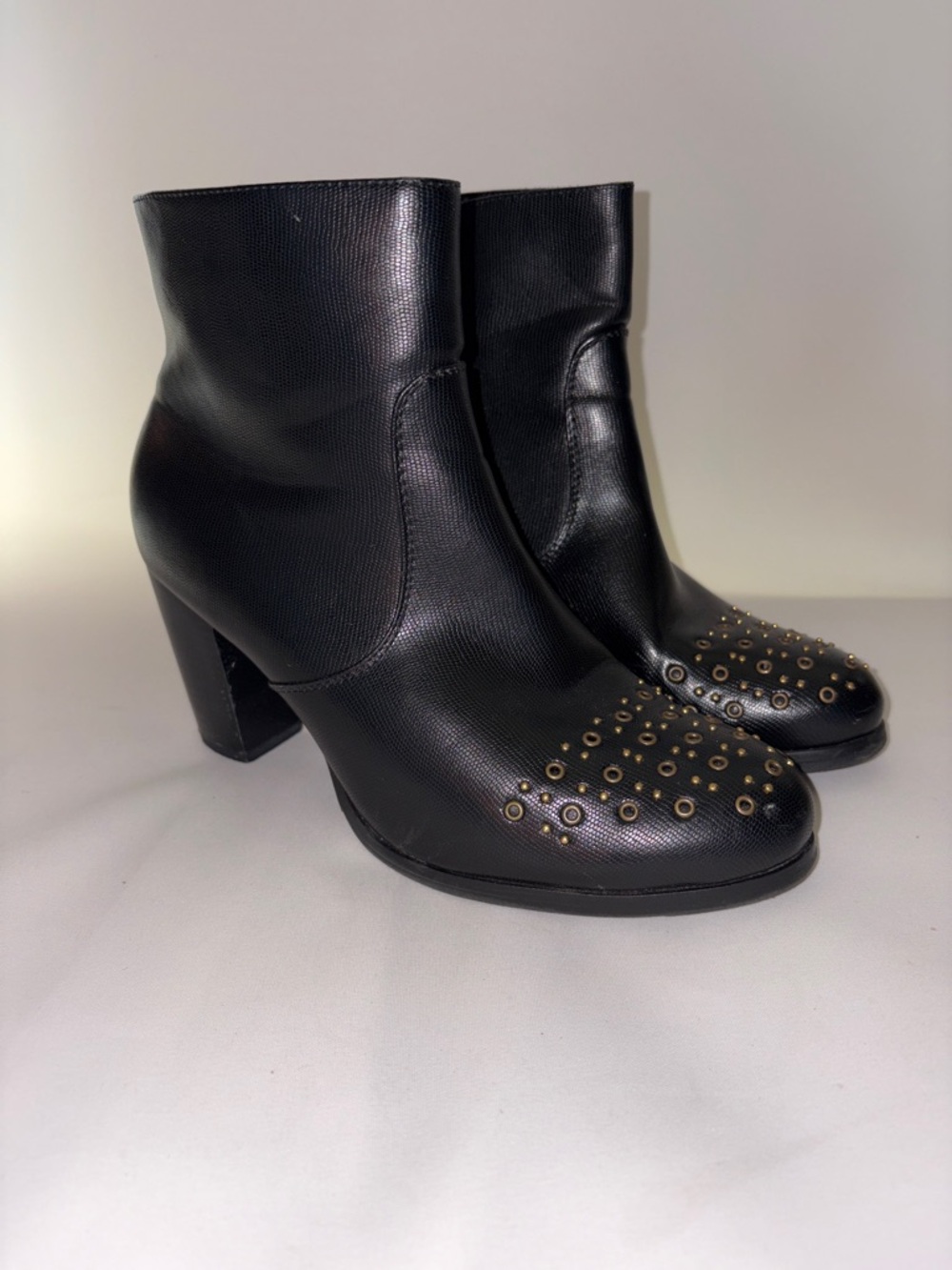 Olivia Miller Cortlandt Black Ankle Booties with Gold Eyelet Toe Size 10